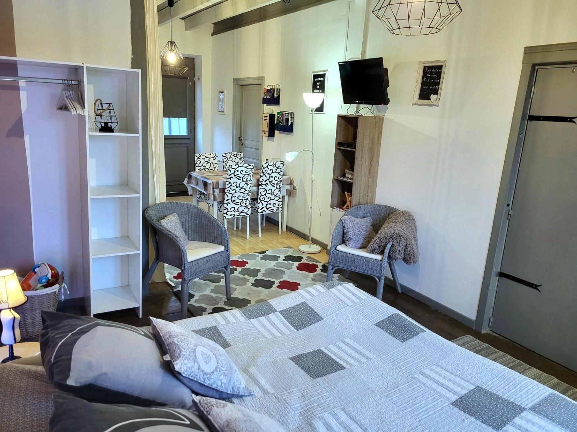 Chez Christy Chemin Des Dinots Bed and Breakfast Saint-Bonnet-de-Four Δωμάτιο φωτογραφία