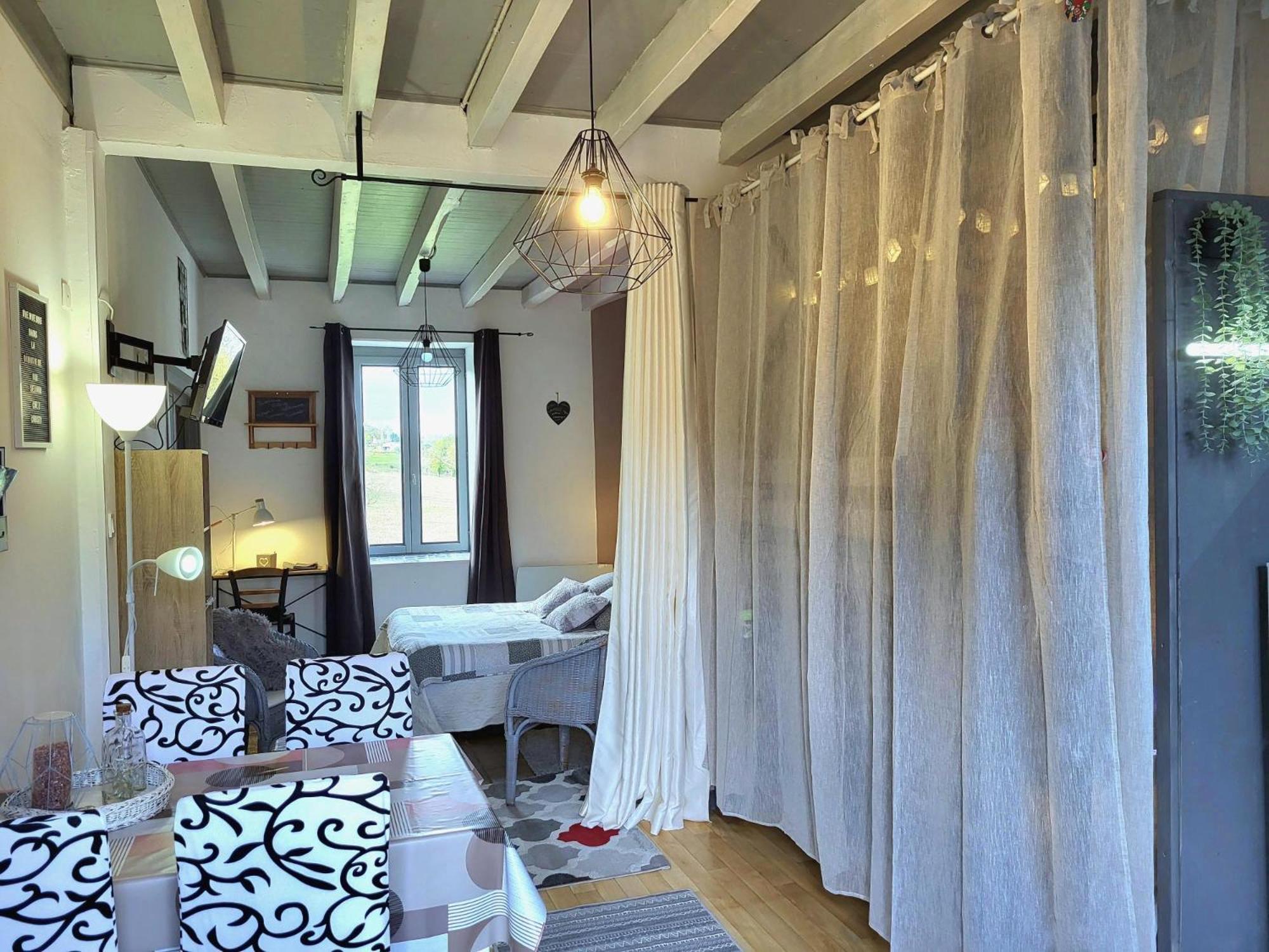 Chez Christy Chemin Des Dinots Bed and Breakfast Saint-Bonnet-de-Four Δωμάτιο φωτογραφία